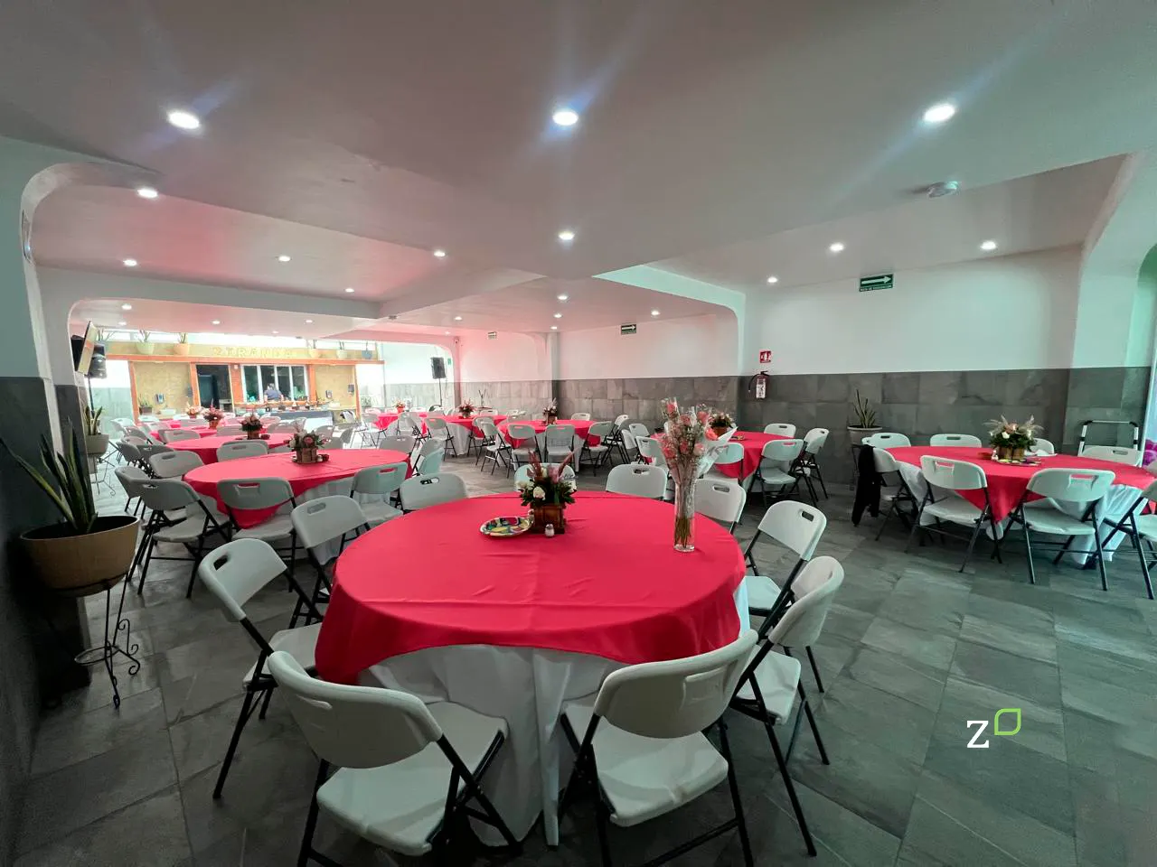 Vista amplia de Salón Ziranda